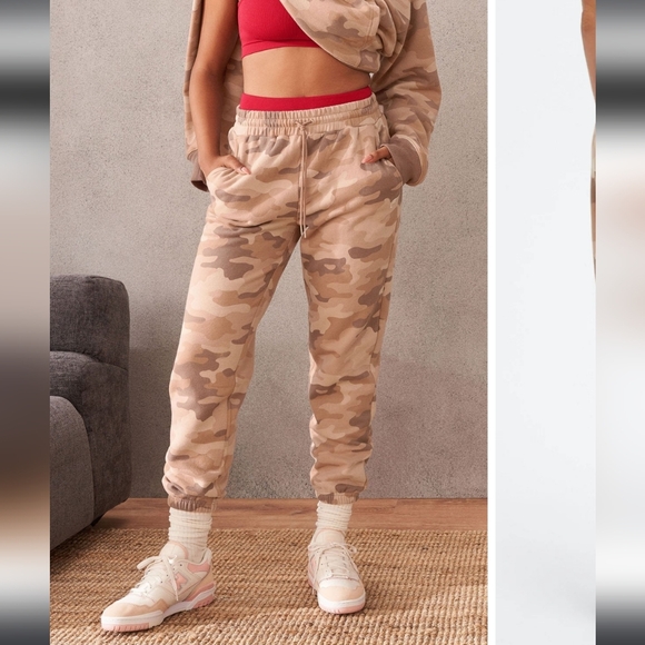 Fabletics Teddy Large Camo Tan Latte XS Sweatsuit Set Pants and Hoodie - Picture 1 of 10